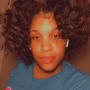 Meet your Posher, Latisha